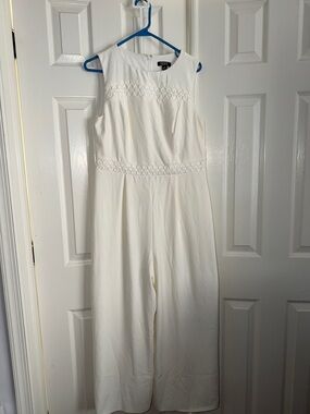 SLNY White Sleeveless Wide-Leg Jumpsuit